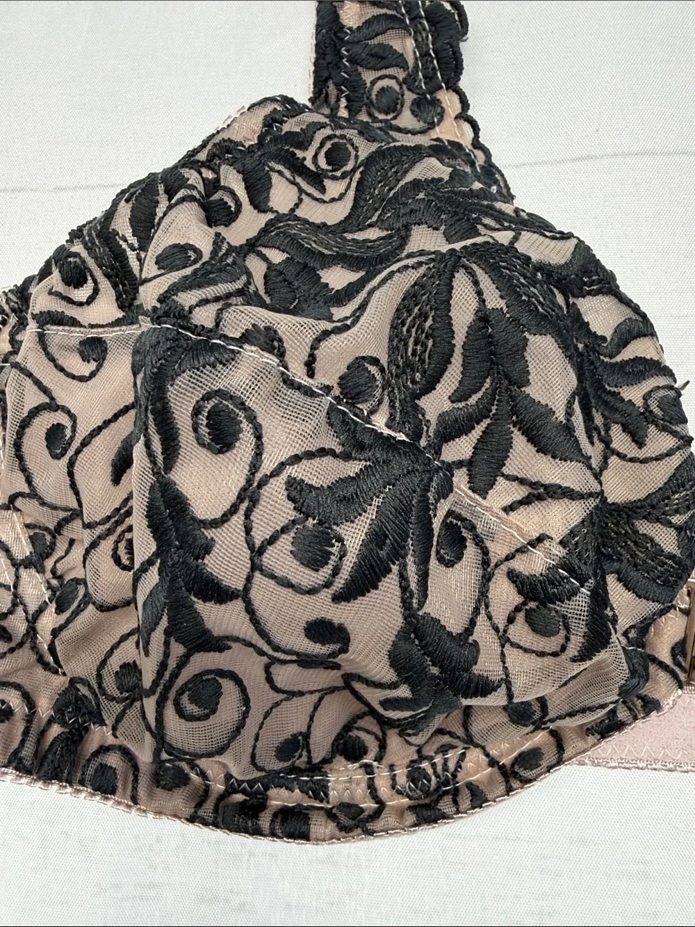 Amoureuse Neutral Taupe Black Intricate Scroll Lace Front Close Underwire Bra